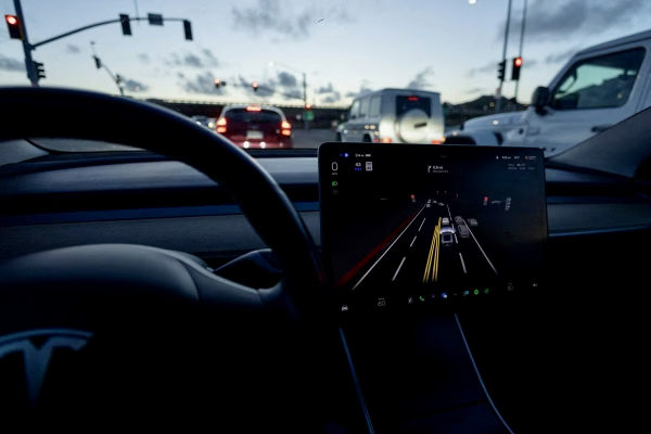 Сотрудники Tesla выкладывают видеозаписи с камер электромобилей клиентов, хотя компания обещала приватность0