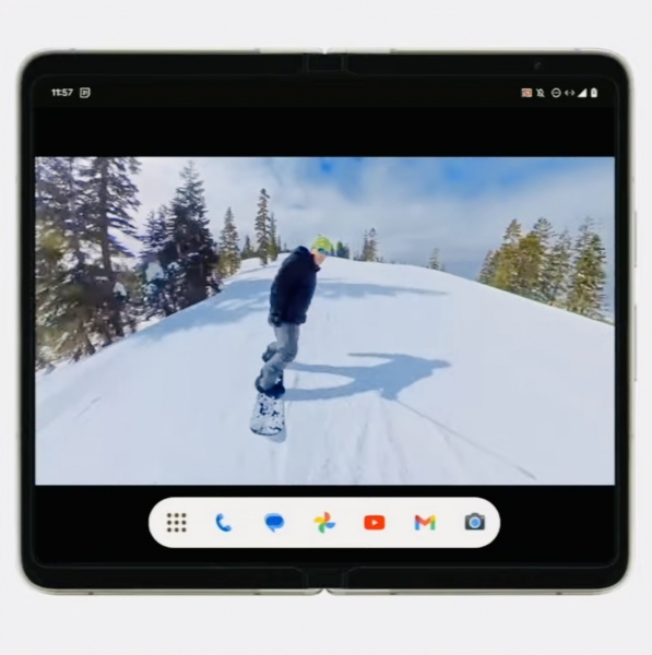 Google представила смартфон Pixel Fold с гибким дисплеем1