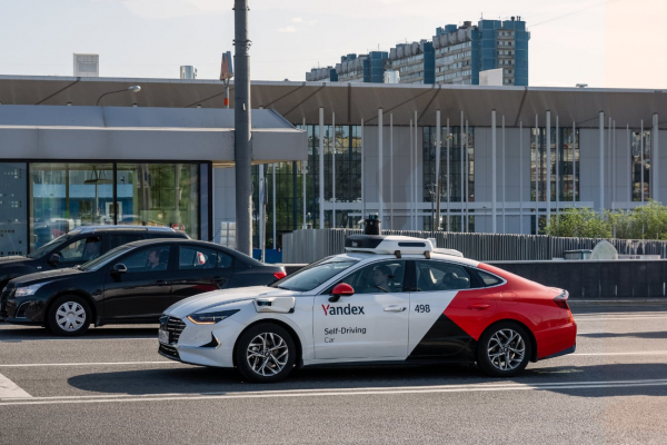 Яндекс запустил беспилотное такси в Москве. Поездка стоит 100 рублей0