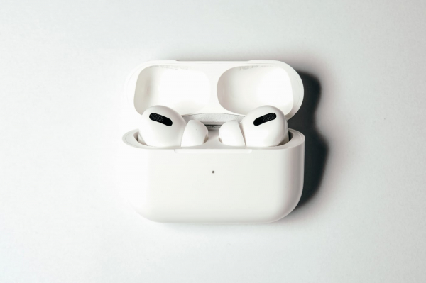 Apple запатентовала технологию, которая меняет звук в AirPods в зависимости от позы пользователя0