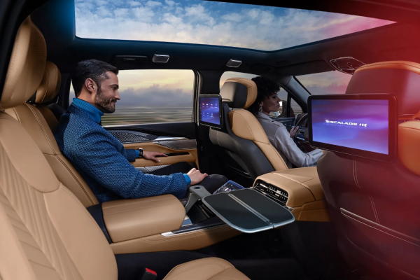 Cadillac представил электрический внедорожник Escalade IQ. Одной зарядки хватит на 720 км8