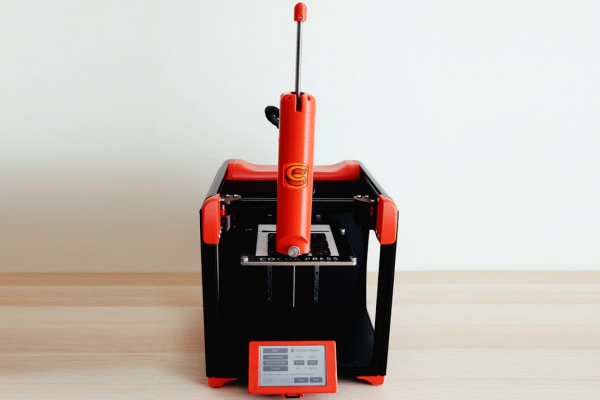 Компания Cocoa Press запустила продажи самого необычного 3D-принтера. Он печатает шоколадом1