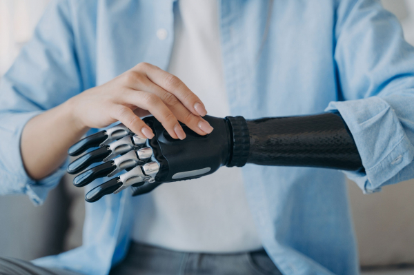 Neuralink проверит, сможет ли её мозговой имплантат управлять роботизированной рукой0