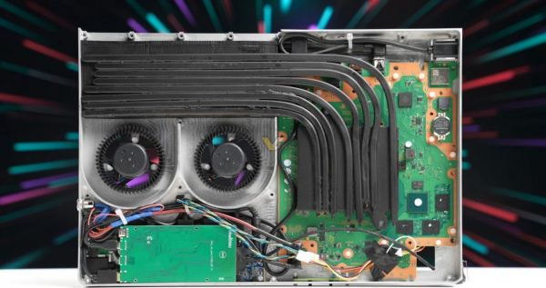 Вот это кирпич. Китайцы сделали из PlayStation 5 ноутбук с экраном 4K4