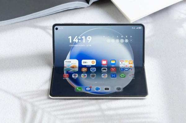 МТС открыла предзаказ складного HUAWEI Mate X6 и наушников FreeBuds Pro 41