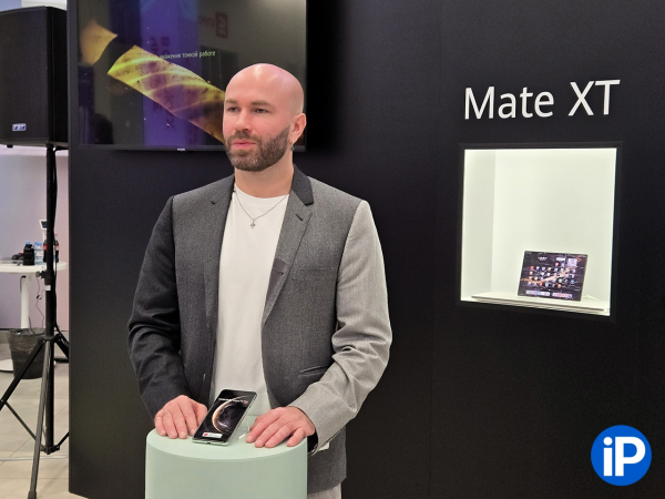 МТС презентовала смартфоны HUAWEI Mate XT и Huawei Mate 70 Pro в центре Москвы вместе с блогером Стаас просто класс0