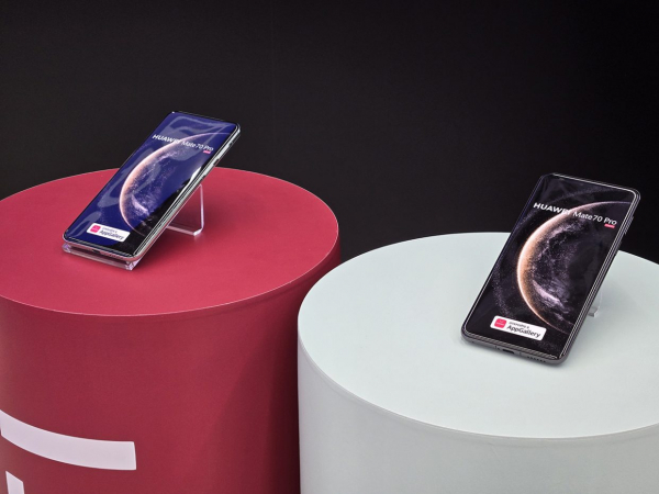МТС презентовала смартфоны HUAWEI Mate XT и Huawei Mate 70 Pro в центре Москвы вместе с блогером Стаас просто класс23